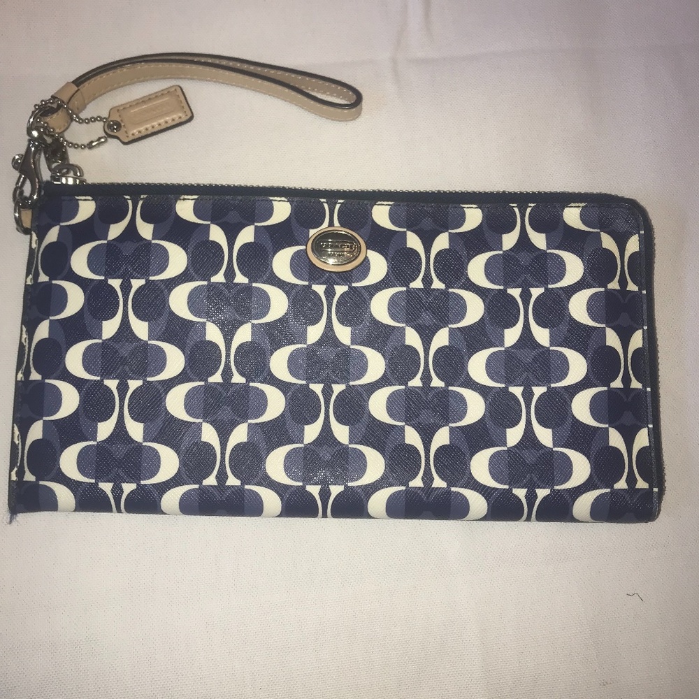 GUC Coach Clutch/Wallet in Navy C Print